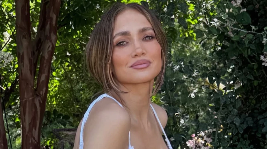 Лопес розповіла, як плакала перед татом під час розлучення з Аффлеком і чому важко сприймає від'їзд дітей до коледжів