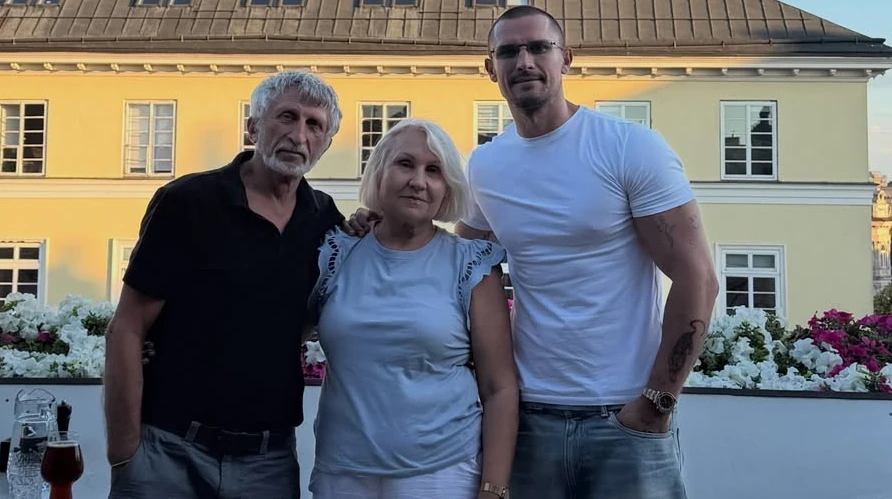Цимбалюк із батьками та Світлицькою показав родинну ідилію в Буковелі