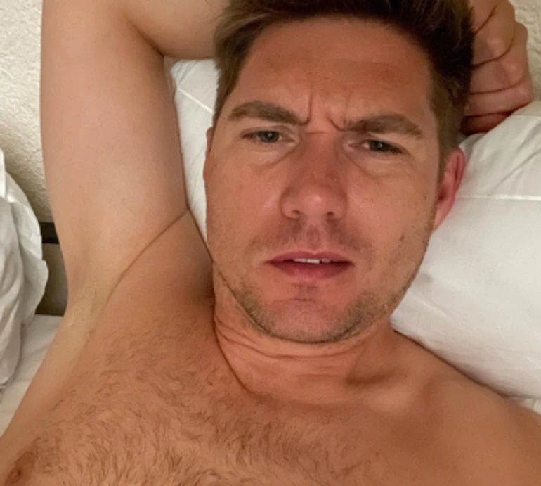 Та за шо: Остапчук показав,  як з жінкою батьківський город копав