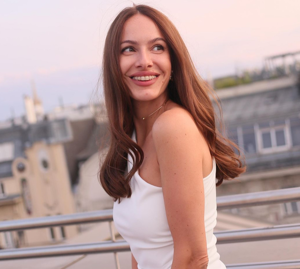 Красива жінка не заміжня Остапчук привітала себе з розлученням із Остапчуком