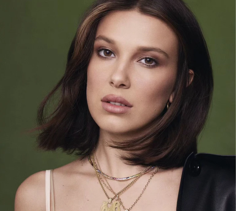 19-річна зірка Дивних див Міллі Боббі Браун показала рідкісне фото в бікіні