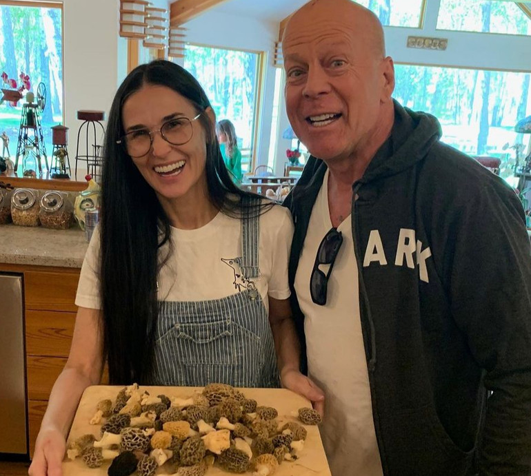 Брюс Вілліс показався на рідкісному фото з Демі Мур та їхньою спільною донькою