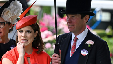 Принцеса Євгенія на королівських перегонах покрасувалася у червоному міді та капелюшку за $1000. Фото