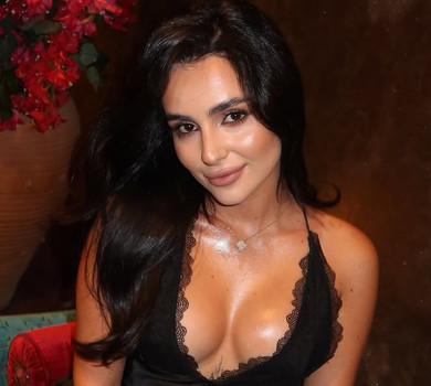 Інший колір очей та коротка стрижка: Трінчер вразила яскравим перетворенням