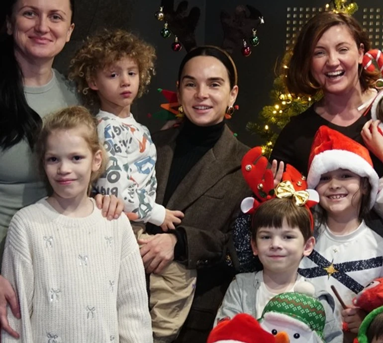 Наші пісні – сила: Цибульська зі своїм сином і чотирма дітьми Мірошниченко заспівала різдвяну колядку. Відео