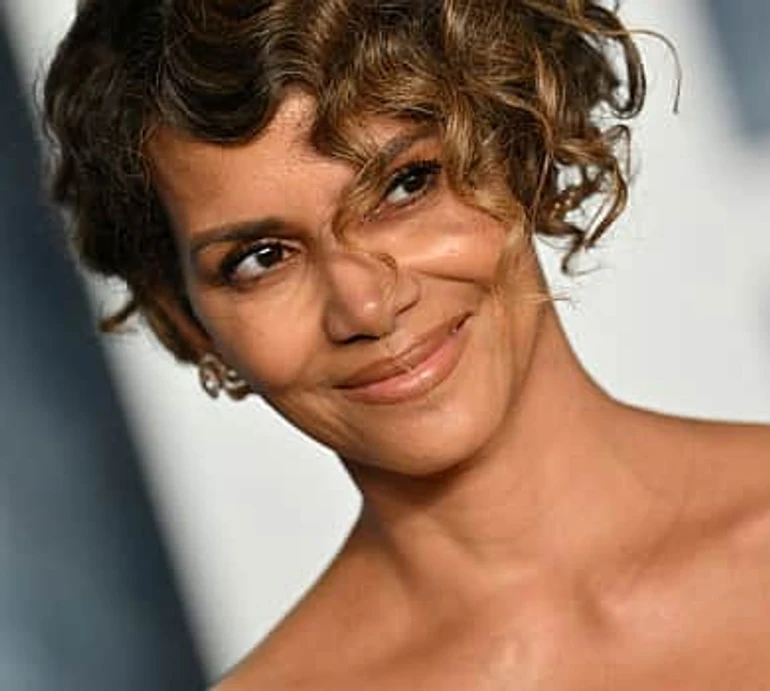 Якраз посередині менопаузи: 56-річна Холлі Беррі про сексуальність і справжню ціль воркаутів