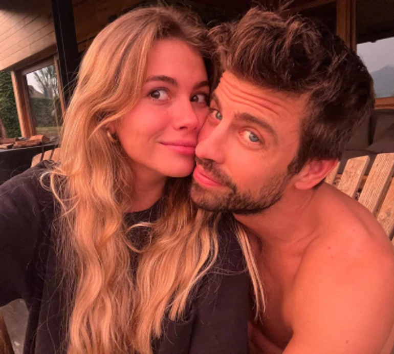 24-річну подружку Піке зняли в купальнику під час їхнього відпочинку в Хорватії