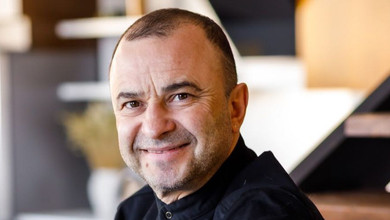 Без рук: як Павлік дівчатам обіймати себе для фото не давав. Кумедне відео