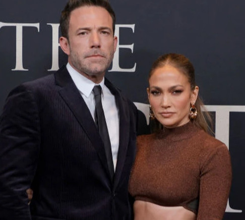 Приїхали окремо: ошатного Аффлека на випускному сина бачили із Лопес у мінісукні