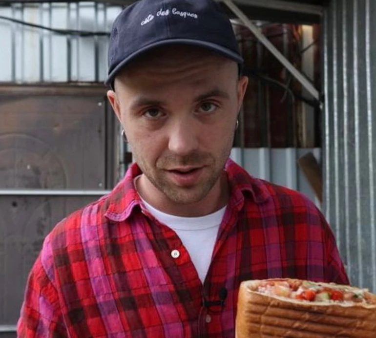 Кацурін показав рецепт топового сендвіча з тунцем і сиром