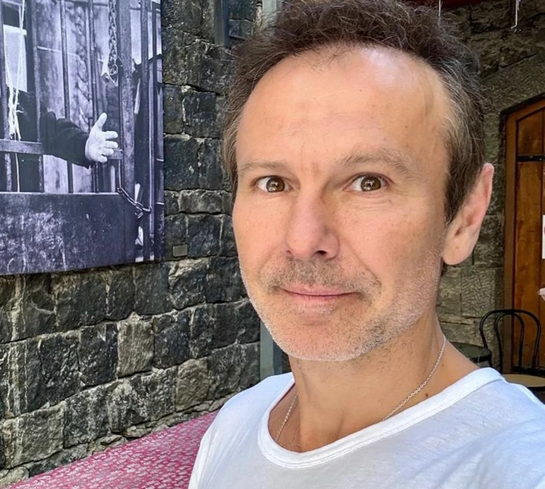 Найдорожчий скарб: Вакарчук вперше показав своїх дітей. Фото