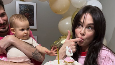 Іменинниця в пишній сукні та заквітчаний торт: дружина POSITIFF показала святкування 1 року донечки