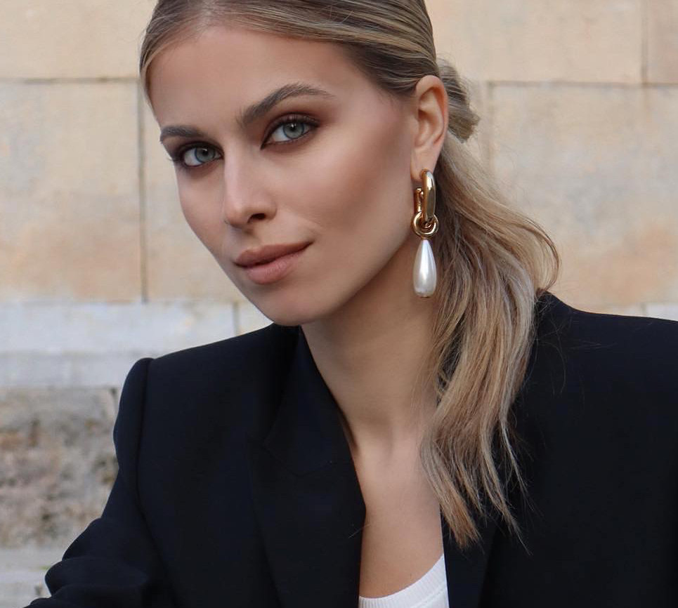 Онука Ротару у монолуці за понад $5700 посвітила ніжками на вулиці Нью-Йорка. ФОТО