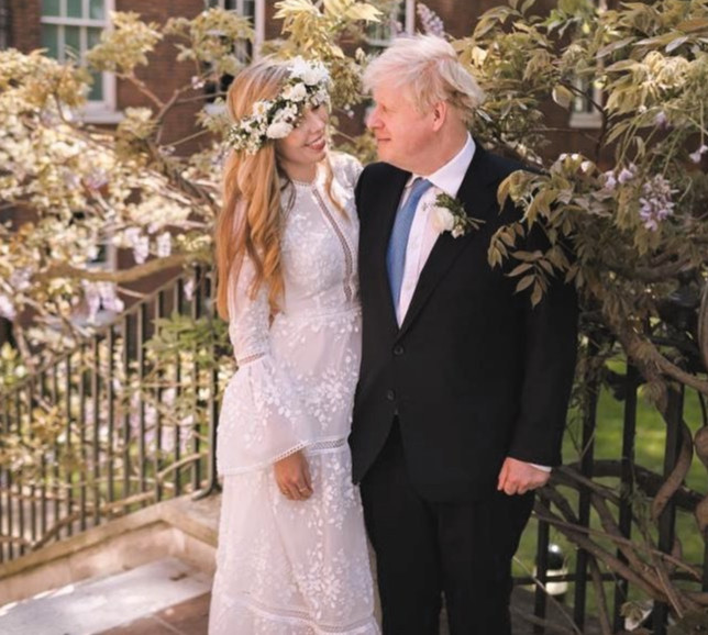 Дружина Джонсона в річницю весілля пригадала їхні обійми на танцполі. Небачені фото