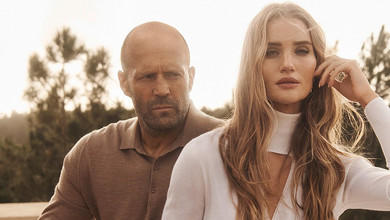 Стейтем у панамі заселфився з коханою на яхті та показав сина в стійці на руках. Фото