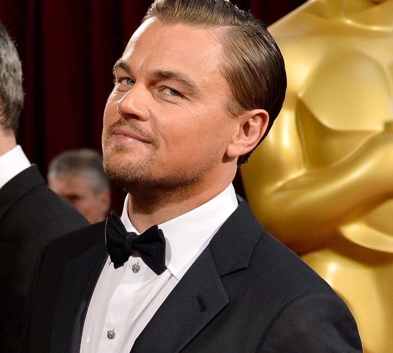 Кінець парубкуванню? Дівчина 49-річного ДіКапріо засвітила діамантову каблучку на підмізинному пальці