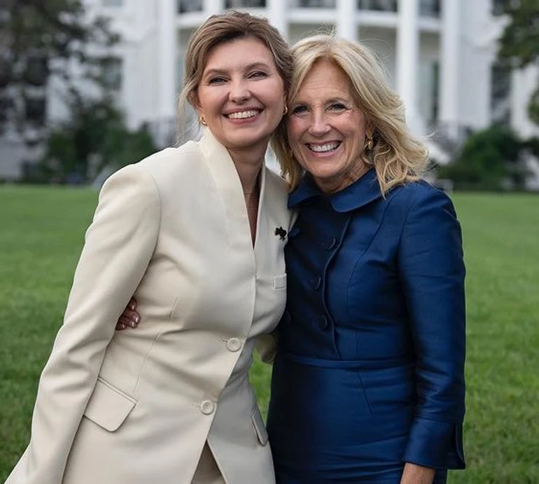 Елегантність Зеленської, барвистість Байден та брендовість Макрон: особливості стилю найвідоміших перших леді. Фото