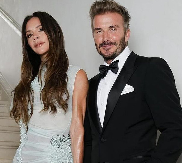 Впливати не збираються: інсайдер розповів, як Бекхеми реагують на роман 19-річного сина із набагато старшою за нього співачкою