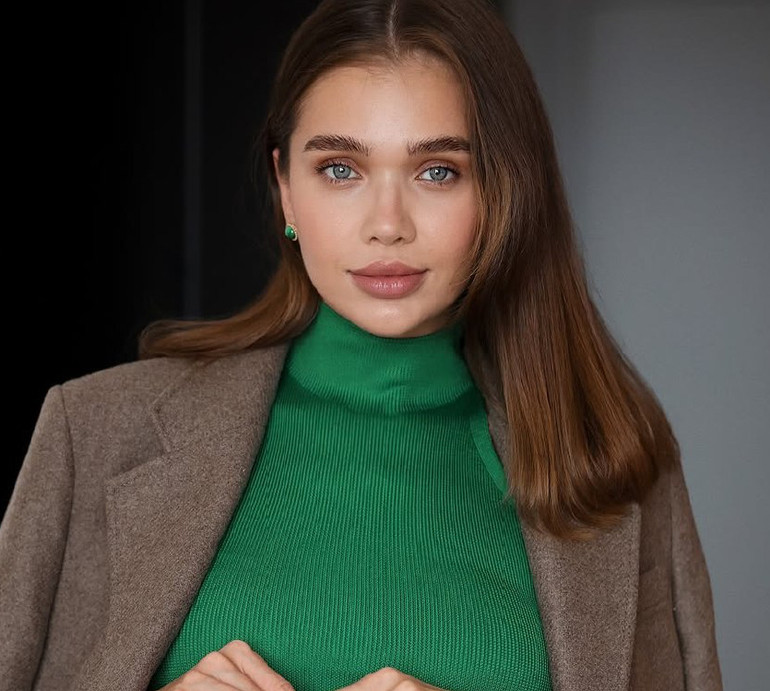 Саша Бо насмішила мережу своїми першими спробами візажу у 2 роки. Фото