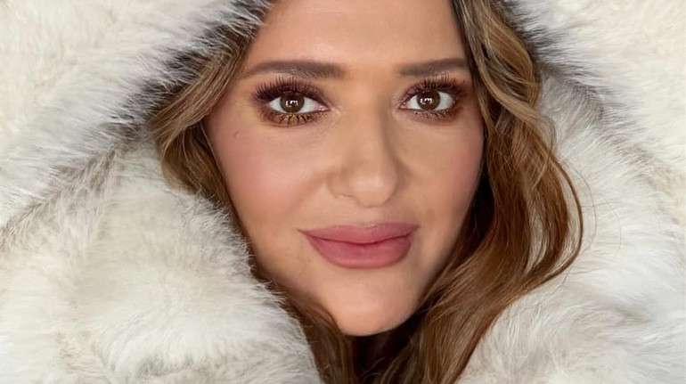 Тільки рожевий: Могилевська у total black показала молодшу доньку в її улюбленому кольорі та пухнастих окулярах