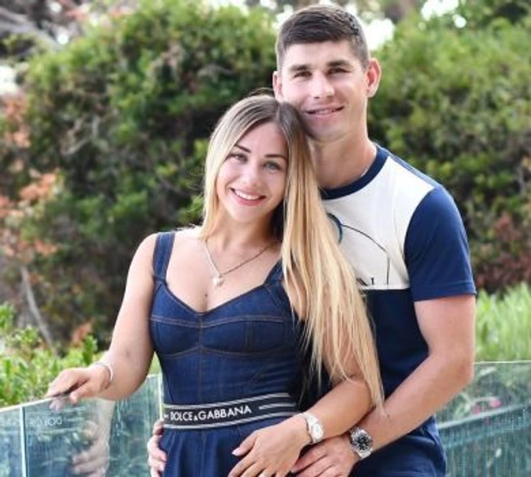 Дружина футболіста Маліновського похизувалася апетитним тілом у купальнику. ФОТО