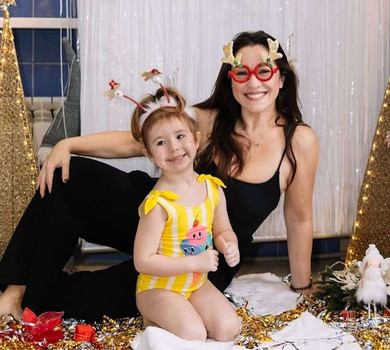 Наталка Карпа з донечкою утнули новорічну фотосесію в купальниках