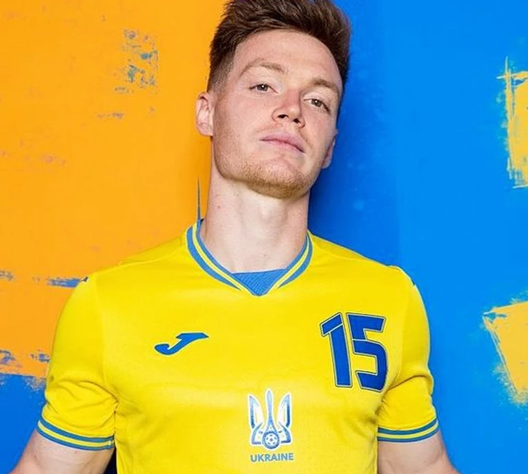 Циганков замилував сонячними фото з 1-річним сином на плечах