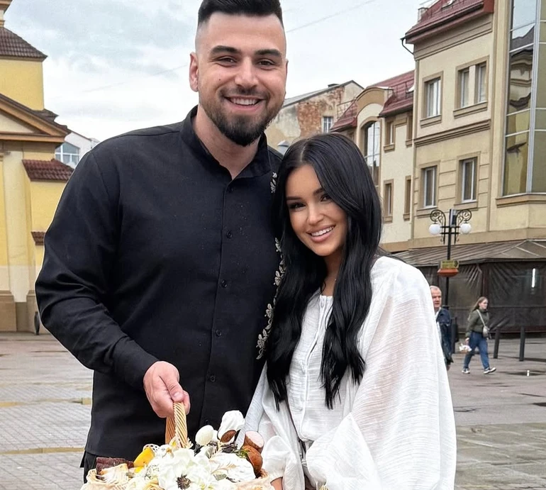 Ексчоловік Саші Бо Пустовіт оголосив про заручини і показав наречену. Фото