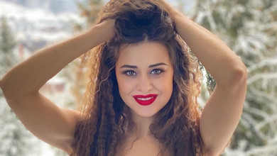 Ексдружина DziDzio здивувала фігурою у купальнику на 20 день після пологів