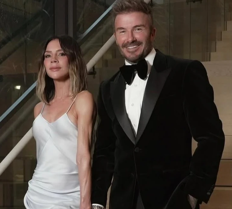 Жахливий вигляд: Бекхем насмішила новою зачіскою чоловіка, яку він робив сам собі. Відео