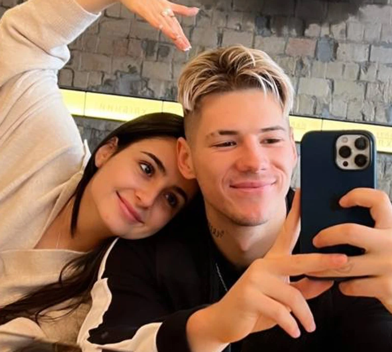 Панорамні вікна, барбекю і безлад: Трінчер з чоловіком провели румтур халабудою під Києвом