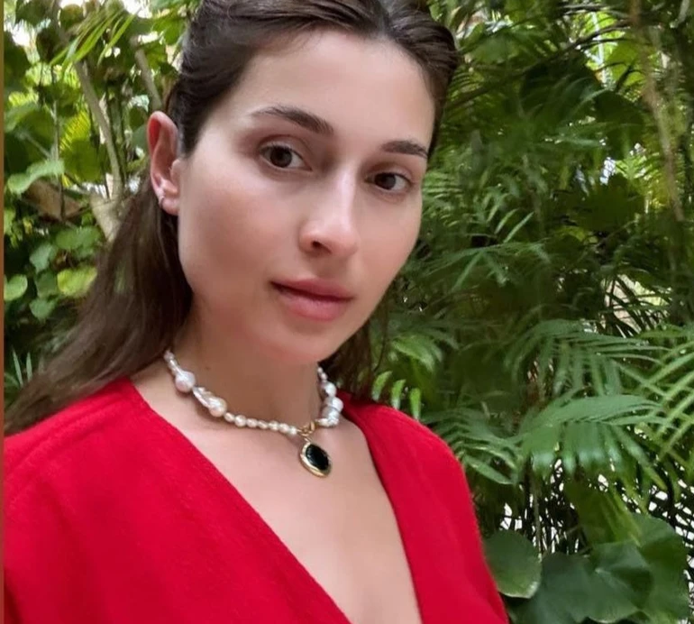 Ярославська у Мексиці похвалилася тілом у бікіні та зводила дітей на какао-церемонію племені Мая