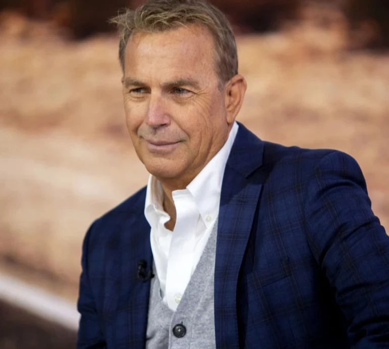 Здибанки в Аспені та спільні друзі: Костнер закрутив роман з ексдружиною мільярдера - ЗМІ