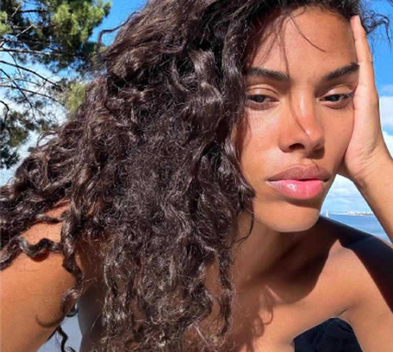 Кунакі в останні дні літа побалувала себе сонячними ваннами топлес