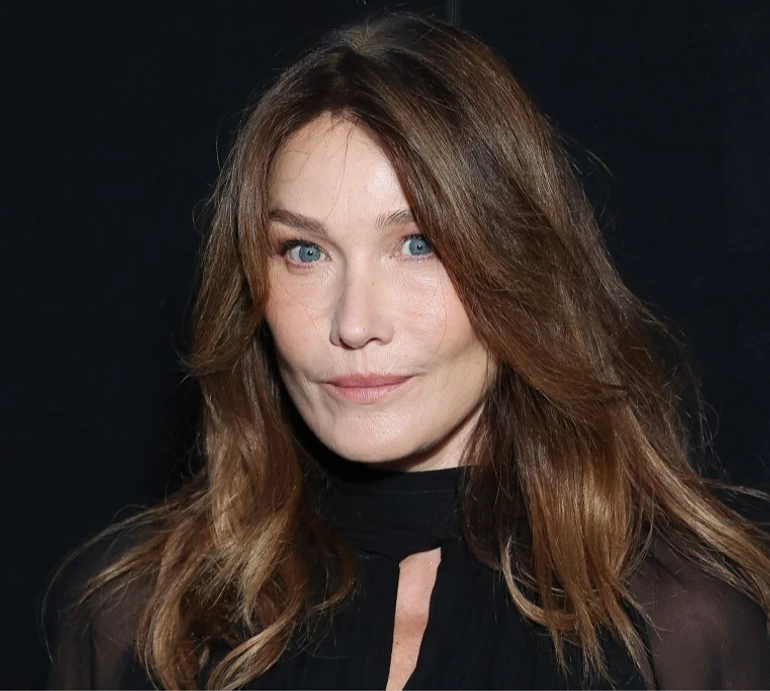 Могло не бути лівої груді: Карла Бруні вперше розповіла про рак та застерегла жінок