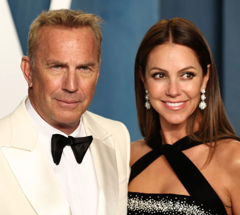 Ексдружина Костнера після їхнього розриву закрутила роман із сусідом - джерела