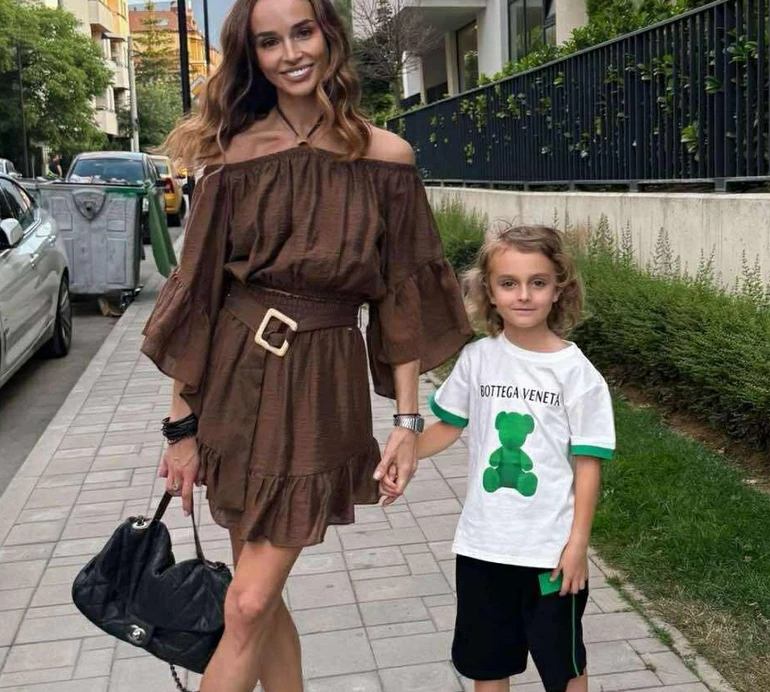 Фокіна показалася в бікіні на відпочинку з 6-річним сином у Болгарії