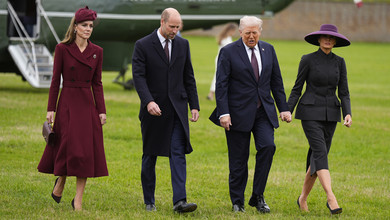 Міддлтон у бордовому платті-пальті та з брошкою Діани привітала Трампа з дружиною в трендовому капелюсі. Фото