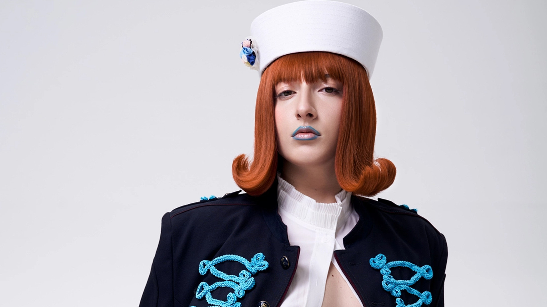 "Розкішна і зла": що відомо про 21-річну співачку Grisana