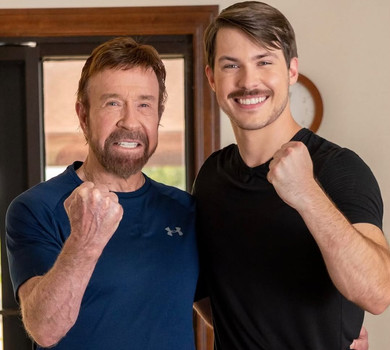 Дуже люблю вас обох: Чак Норріс оженив 24-річного сина. Весільні фото