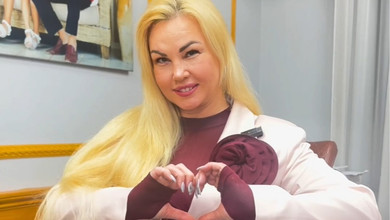 Камалія в халаті та з голими ногами посиділа на снігу під власну пісню. Відео