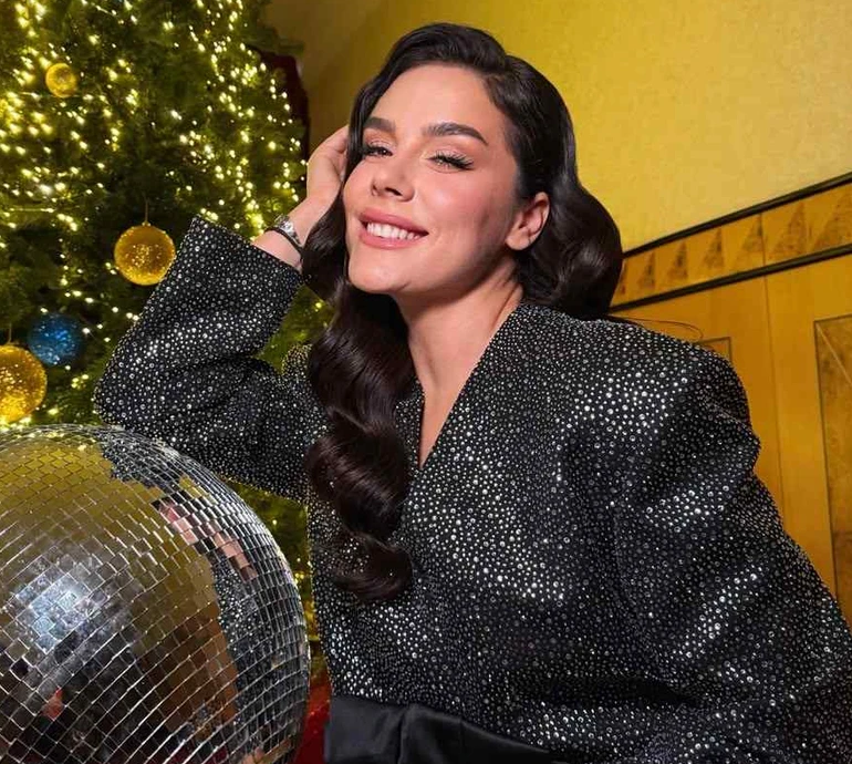 Зачіска - як у мами: Онуфрійчук зліпила першого сніговика разом із 1,5-річним сином