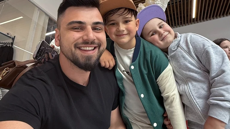 Пішло майже 3 години: Пустовіт вразив новою зачіскою їхнього з Сашею Бо 9-річного сина. Фото