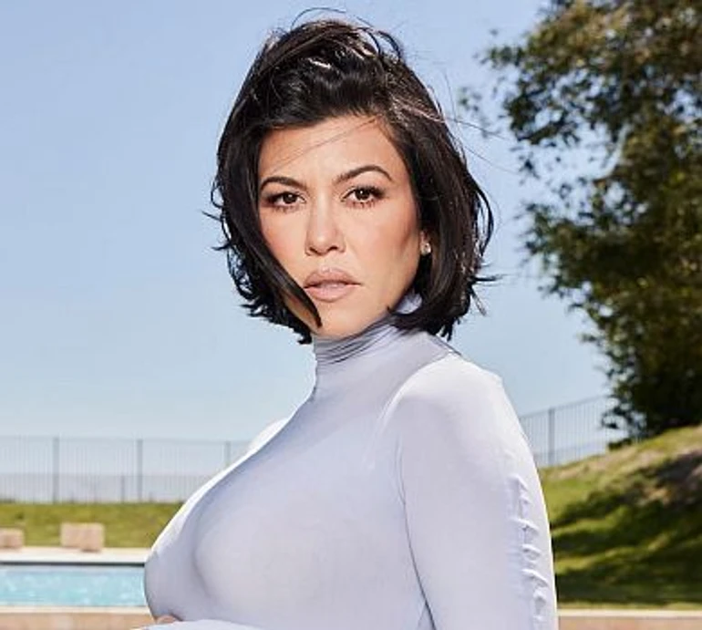 Врятували життя: ще не народжену дитину 44-річної вагітної Кардашян терміново прооперували