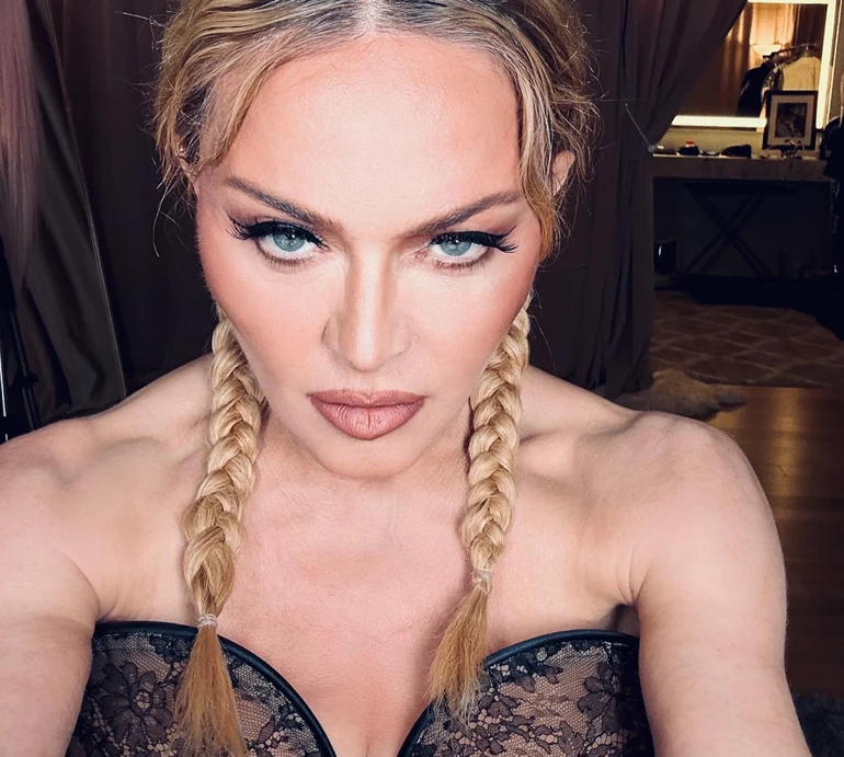 11-річна дочка Мадонни на височенних підборах станцювала на концерті мами. ВІДЕО