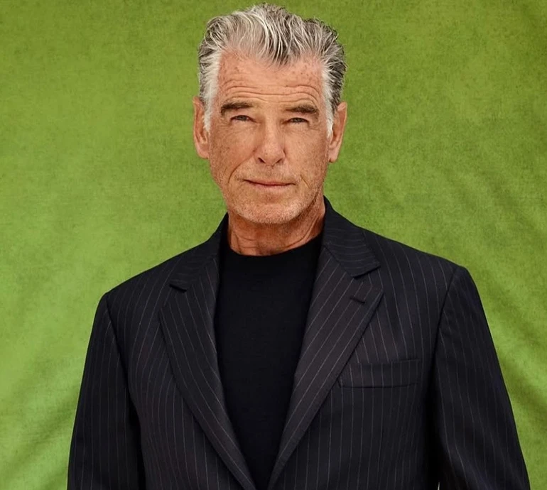 Пірс Броснан у контрастному образі попозував з 28-річним сином на кінопрем'єрі. Фото