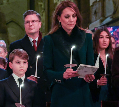 Картата спідниця зі стразами та хутряний комір: Міддлтон у луці за майже $18 тисяч з чоловіком та дітьми сходила на службу колядок