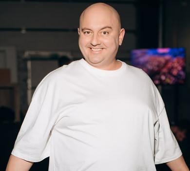 Юрій Ткач ефектно стрибнув в ополонку і насмішив підтримкою песика. Відео