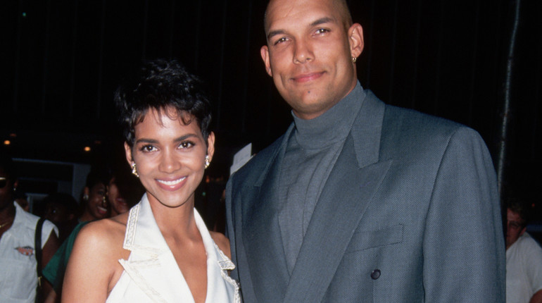 Фінансові баталії, сексуальна залежність та аб'юз: що відомо про романи та шлюби 59-річної Холлі Беррі