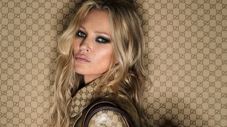 Ідеальний дует: Мосс і Ратаковскі у спідньому прикрили принади сумочками для кампейну Gucci. Фото